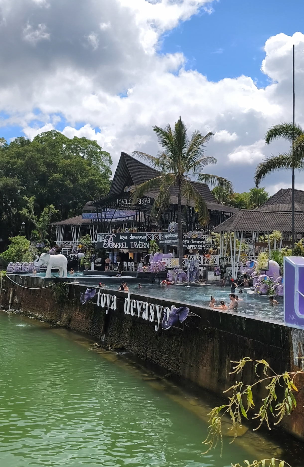 mentahan aktifitas sehari-hari di Toya Devasya untuk footage video aesthetic cinematic potrait kata-kata bijak atau bahan story WhatsApp Instagram dan bahan prank teman pacar mantan atau selingkuhan kalau lagi liburan di Bali pemandian air panas #mentahanstory #mentahankatakata #videomentahan #mentahanjalanjalan #mentahanstorywa 