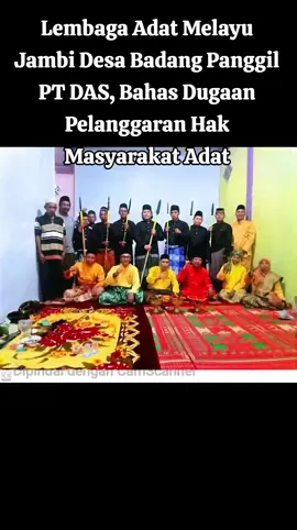 Lembaga Adat Melayu Jambi Desa Badang Panggil PT DAS, Bahas Dugaan Pelanggaran Hak Masyarakat Adat Tanjung Jabung Barat – Konflik antara masyarakat Desa Badang dengan perusahaan perkebunan PT Dasa Anugrah Sejati (PT DAS) kembali memanas. Kali ini, Lembaga Adat Melayu Jambi (LAMJ) Desa Badang secara resmi melayangkan surat pemanggilan pertama kepada pihak perusahaan untuk hadir dalam pertemuan penyelesaian sengketa adat yang dijadwalkan pada Kamis, 16 Oktober 2025, pukul 09.00 WIB, di Balai LAMJ Desa Badang. Surat bernomor 06/LAMJ-BD/X/2025 yang diklasifikasikan sebagai “Penting” itu diteken langsung oleh Ketua LAMJ Desa Badang, Rajo Ganjo Patamo Alam, pada 12 Oktober 2025. Pemanggilan tersebut merujuk pada sejumlah dasar hukum penting, di antaranya UUD 1945 Pasal 18B ayat (2), Perda LAM Provinsi Jambi No. 2 Tahun 2014 Pasal 12, serta Keputusan Presiden RI No. 5 Tahun 2025 tentang pemenuhan hak-hak kebudayaan masyarakat adat. Dalam surat itu, LAMJ menegaskan bahwa pemanggilan dilakukan untuk meminta keterangan dan penyelesaian permasalahan terkait penguasaan lahan masyarakat adat Desa Badang oleh PT DAS. Sengketa ini diketahui sudah berlangsung lama, dan warga menuding perusahaan melakukan pelanggaran terhadap kesepakatan awal mengenai kompensasi lahan masyarakat adat. Ketua LAMJ, Rajo Ganjo Patamo Alam, menyatakan bahwa pemanggilan ini merupakan langkah adat untuk mencari jalan damai dan memastikan hak-hak masyarakat adat tidak diabaikan.  “Kami mengundang PT DAS untuk hadir secara terhormat di balai adat, agar permasalahan ini bisa diselesaikan secara bermartabat dan sesuai aturan adat Melayu Jambi,” ujarnya dalam surat resmi yang turut ditembuskan ke berbagai pihak, termasuk LAMJ Provinsi Jambi, Camat Tungkal Ulu, Kapolsek, dan Kepala Desa Badang. Sumber di lingkungan masyarakat Badang menyebutkan bahwa akar konflik bermula dari perpanjangan Hak Guna Usaha (HGU) PT DAS yang dinilai sepihak dan tidak memenuhi kewajiban kompensasi 20% lahan untuk warga desa. Persoalan itu kini berkembang menjadi isu pengabaian hak adat dan lingkungan hidup. Masyarakat berharap kehadiran PT DAS dalam panggilan adat kali ini bisa membuka ruang dialog yang jujur dan transparan.  “Kami ingin masalah ini diselesaikan secara adat, bukan dengan tekanan hukum atau kekuasaan,” kata salah satu tokoh masyarakat Badang. Langkah tegas LAMJ Desa Badang ini menjadi sinyal bahwa masyarakat adat di Jambi mulai mengambil peran aktif dalam mempertahankan hak-hak tanah ulayatnya, dan tidak lagi ingin menjadi korban dari praktik korporasi yang abai terhadap kewajiban sosialnya. (Dedi Ariyanto) #fypシ゚ #fy #fyppppppppppppppppppppppp #ptdas #yusron @semua 