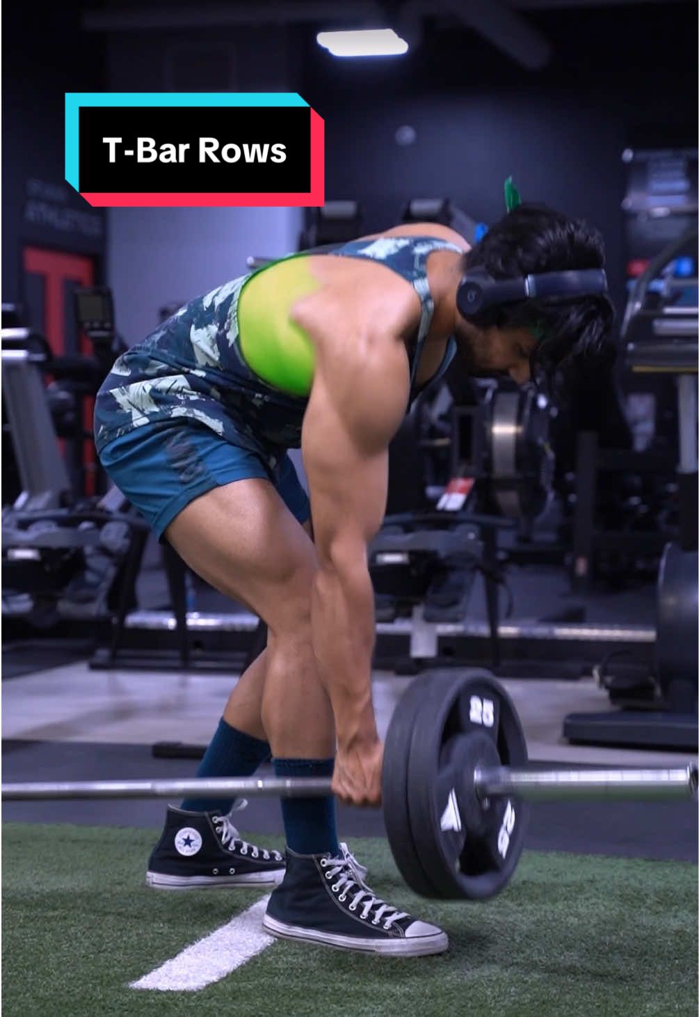 T-Bar Rows: Know The Difference ⚠️ . Variation #1: You will Feel it in your Lats equally. ✅ Variation #2: You will Isolate One Part of your Lats. ✅ Variation #3: You will Feel it in your Mid-Upper Back. ✅ Save this for next time you Train your Back. 💪🏽 Keep crushing it saiyans . #back #rows  