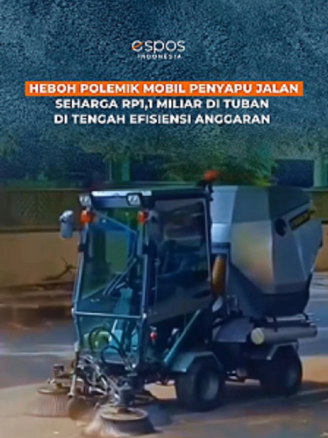 Sebuah video yang menampilkan kendaraan penyapu jalan (road sweeper) milik Dinas Lingkungan Hidup dan Perhubungan (DLHP) Kabupaten Tuban menjadi viral di media sosial. Dari situs sirup.lkpp.go.id, kendaraan tersebut dibeli menggunakan Anggaran Pendapatan dan Belanja Daerah (APBD) Tuban tahun 2025 dengan nilai pagu Rp1,1 miliar. Kehadirannya memicu gelombang protes keras dari warga. Mereka mempertanyakan mengenai efektivitas dan urgensinya bila dibandingkan besarnya biaya. Ketua Komisi II DPRD Tuban, Fahmi Fikroni, menyebut kebijakan tersebut sebaiknya ditunda hingga kondisi keuangan daerah lebih memungkinkan. Namun, Kepala DLHP Tuban, Anton Tri Laksono, menjelaskan bahwa pengadaan ini bukan keputusan mendadak, melainkan bagian dari rencana sejak 2024. #mobilpenyapujalantuban #mobilpenyapujalan #tuban #tubanviral #viral #fyp