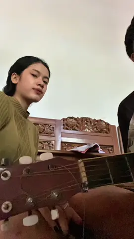 “mencintaimu adalah loro seng tak gawe gawe dewe” #sewatesgandrung 