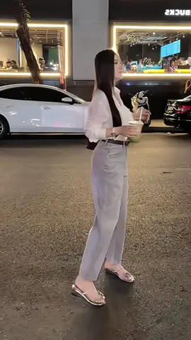 Áo sơ mi trắng 2 túi nắp dài tay chất liệu mềm mại form suông dễ mặc mix đồ sang chảnh đẹp đi học đi làm đi chơi #aosominu #sominucongso #thoitrangnu #macdepmoingay 