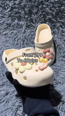 Grabe ang mura na ngayon kaya check out na ngani 😭 #slippers #slippershoes #murangtsinelas #tsinelas #fyp 