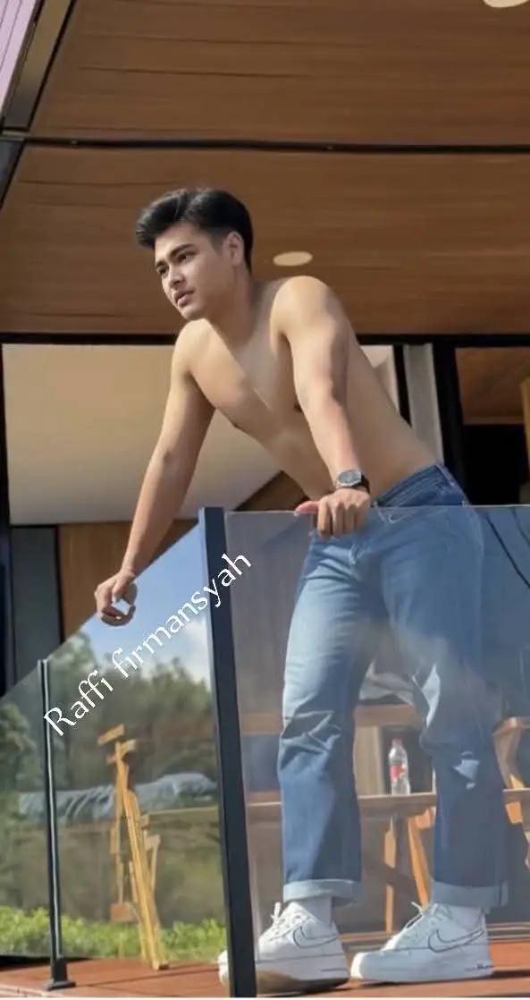 selamat siang juga guys gerah # banget 