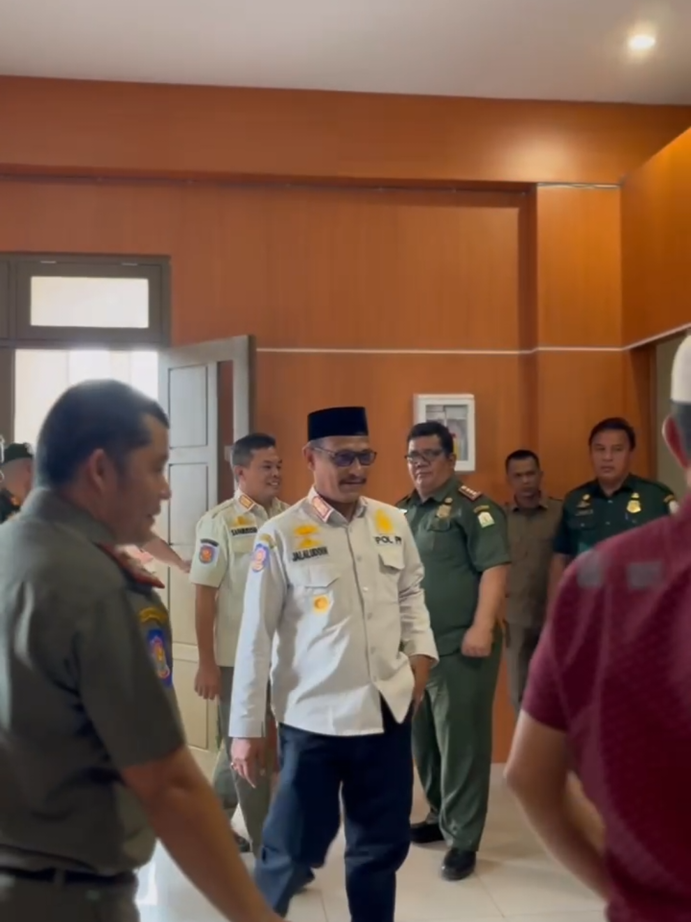 Dharma Wanita Pol PP dan WH Aceh yang di Pimpin Oleh Ny. Vilzati Jalaluddin selaku Ketua Dharma Wanita mengikuti Sosialisasi dan Penawaran Produk Emas KB Bank Syariah, serta Arisan Bulanan Dharma Wanita Persatuan Satpol PP dan WH Aceh. #wilayatulhisbah #fypシ゚ #penertiban #ComfortSegredos #kotabandaaceh  @satpol pp dan wh aceh utara @satpol PP&WH Kota LHOKSEUMAWE° @SATPOL PP KOTALANGSA ACEH @Satpol-PPWH LHOKSEUMAWE @SATPOL PP WH ABDYA @satpolppwhdanlinmasbandaaceh @satpolppwhacehtamiang @satpolppwhacehtimur @SATPOL PP & WH ACEH BESAR @Linmas Satpol PP Tarakan @illizasaaduddino @afdhalkm 