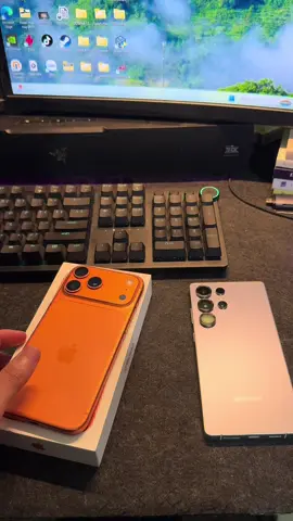 Vẻ đẹp của 17prm khi đặt cạnh s25ultra sẽ như thế nào??? Ae thích chiếc nào cmt nhé. #17promax #s25ultra #apple #samsung 