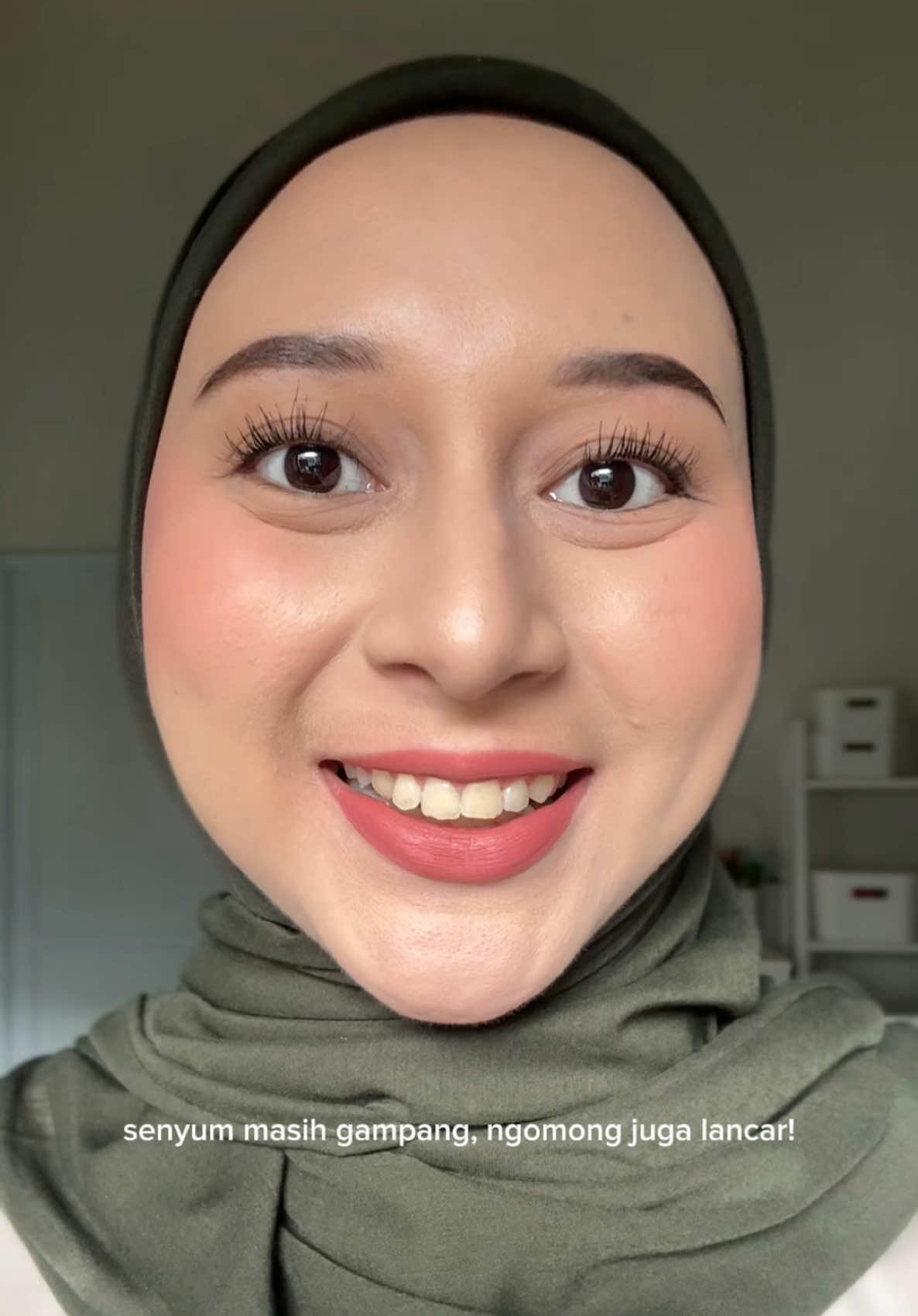 no more bibir ketarik kyk pake cat tembok yah 👋🏻 #lipmatte #lipcream #eiembeauty #shakeyourshade 