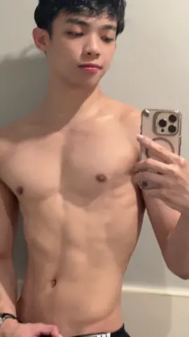 Chest day dunno how to flex lol