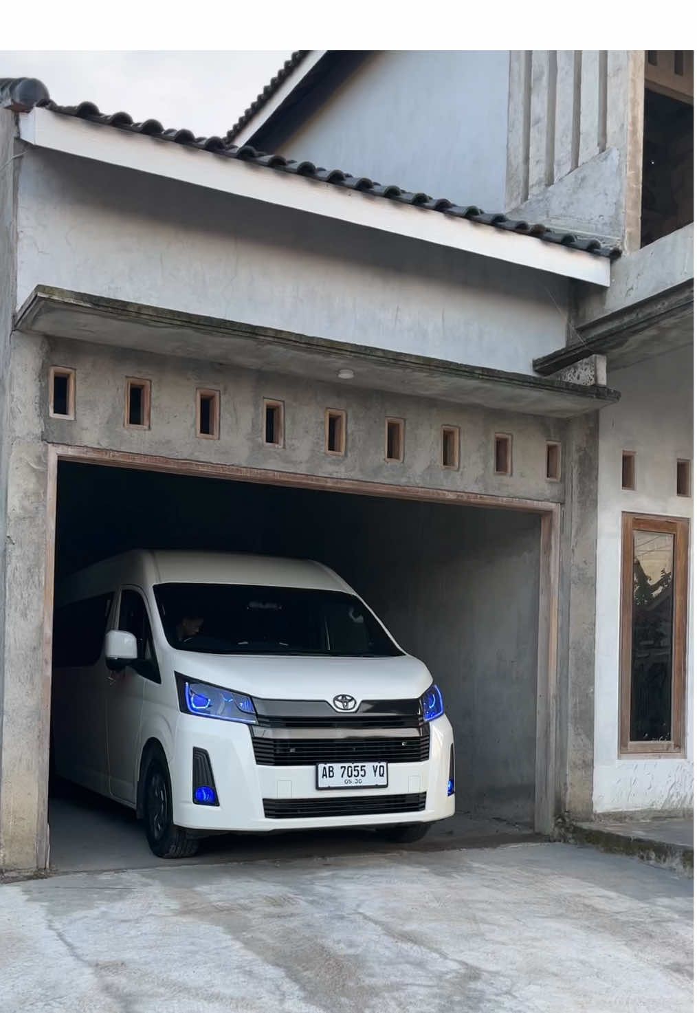 Ready For Rent  Hiace Premio  • 14 Seat (Rimba Kencana) • ⁠Reclining Seat • ⁠Google TV • ⁠Audio Karaoke • ⁠USB Charger Type B • ⁠Safety Belt • ⁠Palu Pemecah Kaca • ⁠P3K WhatsApp & Call • 085875398618 Official Social Media  • Instagram : @hiacejatinom • TikTok : @hiacejatinom #rentalmobilklaten #sewahiaceklaten #sewaelfklaten #sewabusmediumklaten #klaten24jam 