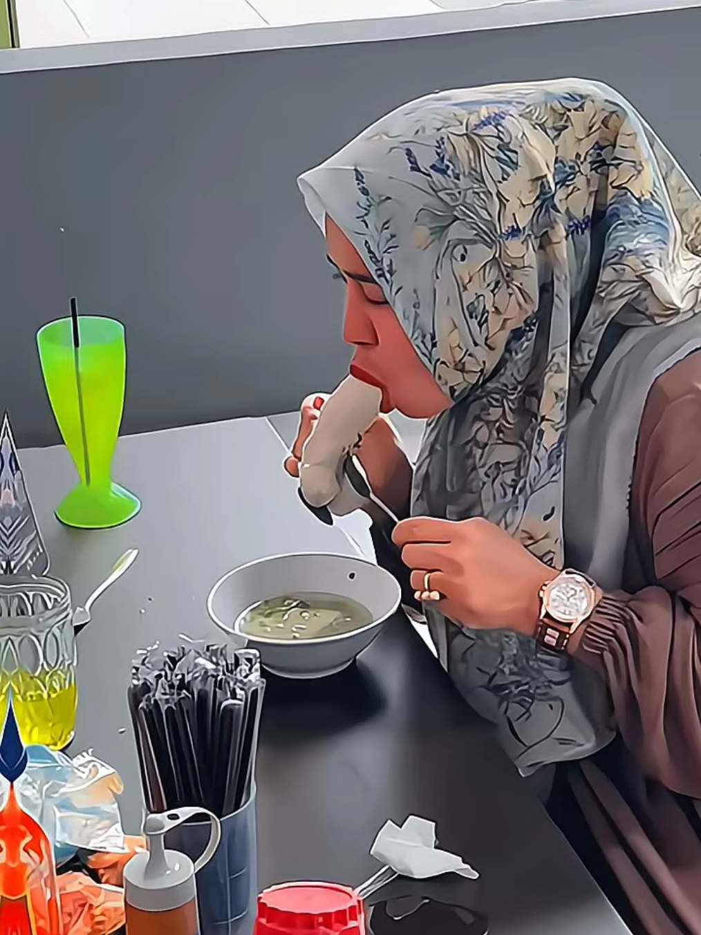 fokus sama yg di makan, bentuk nya seperti apa ya kira2 🤔🤔🤔 #crt #tobrut #jj #alightmotion 