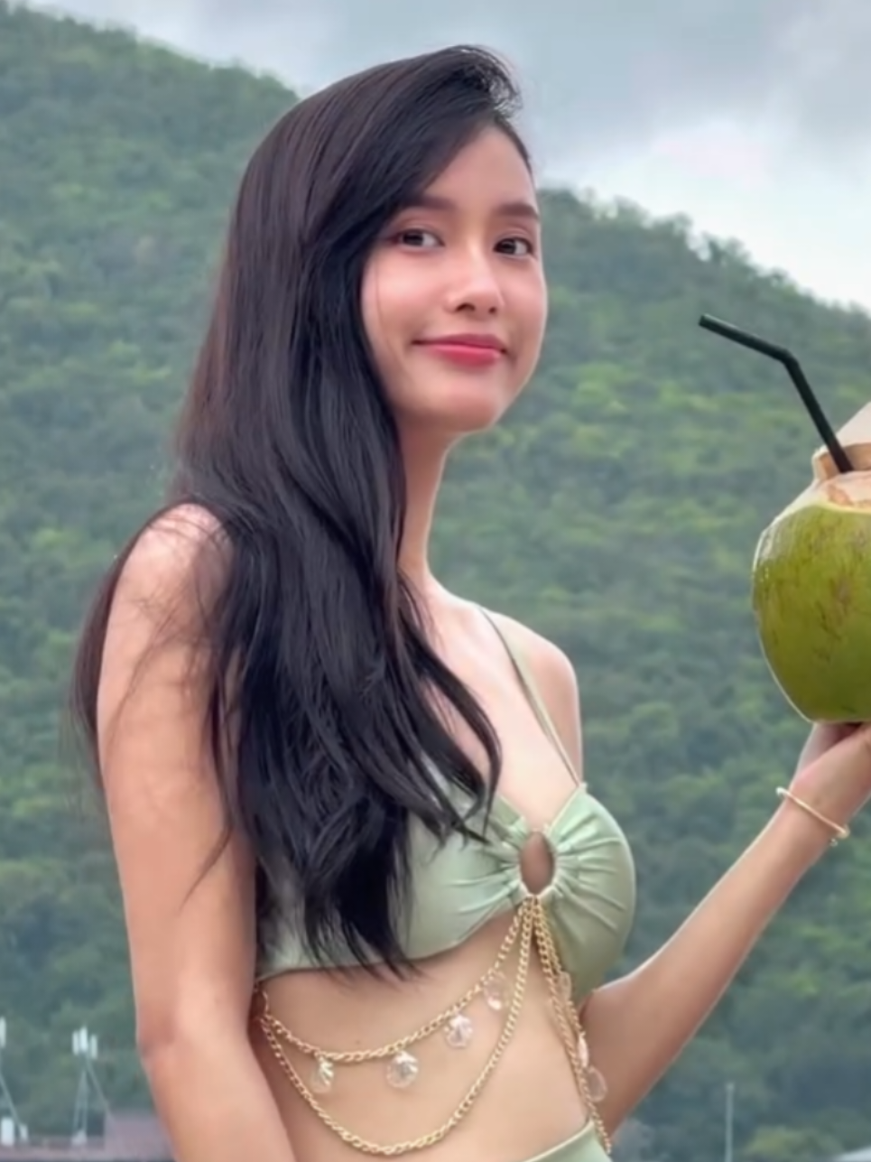 Kayakai in Koh Larn 🏖🥥 #support_natticha #kaykaisalaider #kaykai_ntch #kohlarn #fyp 