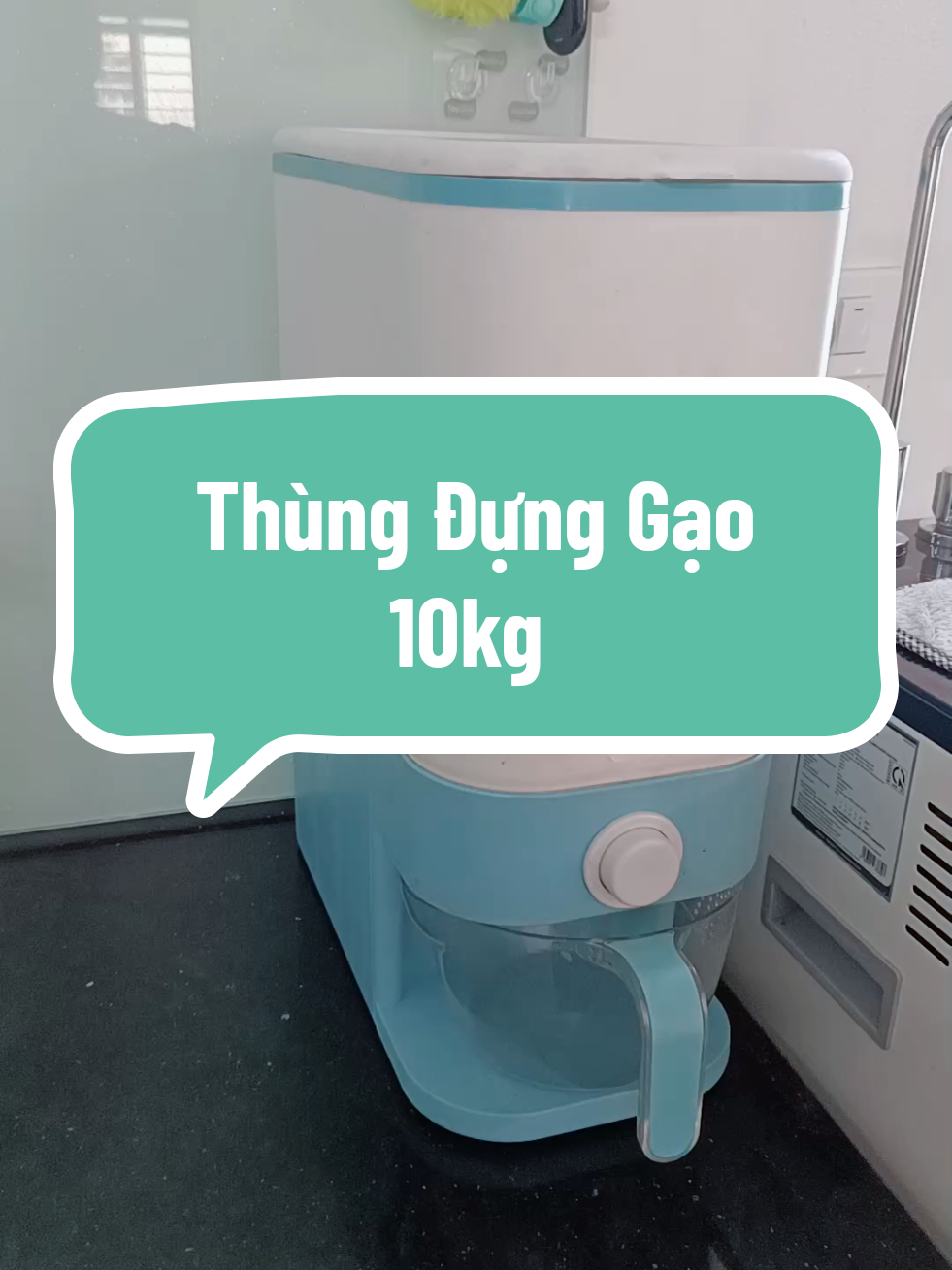 Hộp đựng gạo tiện lợi cho không gian nhỏ đặc biệt là những bạn đang ở trọ nè. Hộp kín k lo bị gián bò vào gạo nữa #hopdunggao #dodungtienich #dodungnhabep #giadungtienich 