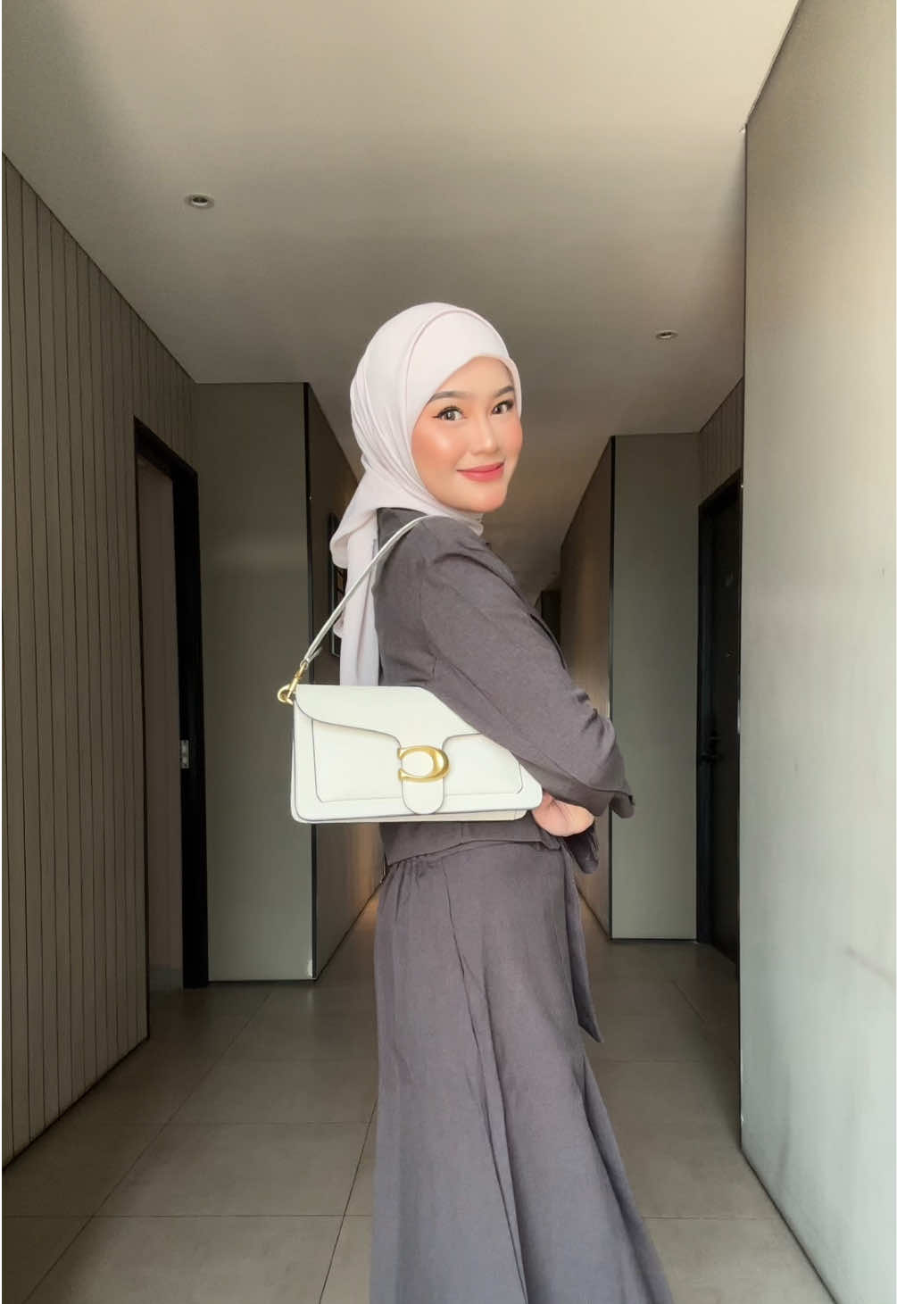 Bagus banget blazer dan skirt aku🤍 #hiprima #blazeroutfit #blazerstyle #outfitngantor 