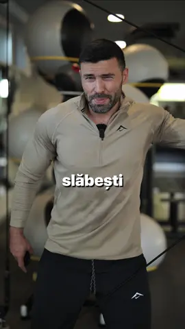 Mănânci 1200 calorii și nu mai slăbești? Nu e lipsă de voință — e lipsă de combustibil. Corpul intră pe modul „supraviețuire”, îți scade energia, cresc poftele și metabolismul se blochează. 💡 Soluția? Mănâncă mai inteligent, nu mai puțin. Echilibru, proteine, fibre și consecvență. 📲 Scrie GHID în comentarii și îți trimit strategia care te scoate din blocaj fără înfometare.