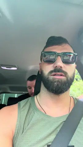 🥊 Primul antrenament la celebra sală Tiger Muay Thai – Phuket, Thailanda 🇹🇭 Am intrat direct în focul luptei 💪 — clasă de box alături de Ștefan, @Bogdan Stoica și @OchiMircea73 . Sparring intens, atmosferă de campioni și o energie pe care o simți în fiecare lovitură 🔥 O experiență pe care aș retrăi-o oricând… abia aștept ziua de mâine! 🙌 #TigerMuayThai #Phuket #MuayThai #BoxTraining #FightCamp  