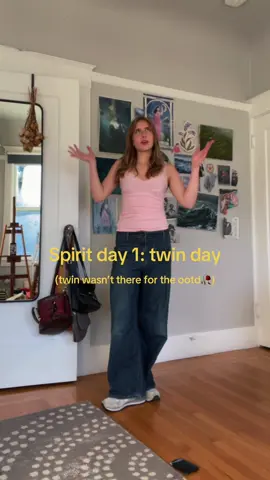 side note I love this movie #spiritweek #highschool #twinday #OOTD #outfit