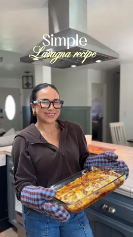 Simple Lasagna recipe 🤌🏼 Recipe here 📌 •2.5 pounds of ground beef •1 box of lasagna pasta •Prego sauce to your liking  •Monterey Jack cheese  •Mexican shred cheese blend •Salt  •Pepper •Garlic powder •1 tomato •1/2 onion  Bake at 400 degrees for 20-25 minutes uncover and broil on high for 5 minutes  #cooking #cookingvideo #lasagna #lasagnarecipe #relatable #foodies