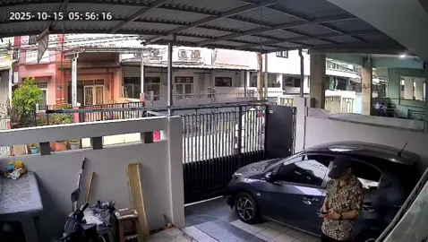Terjadi ledakkan dasyat, ditaman palem lestari rt 13/16 blok A 27/37 cengkareng barat, diduga dari gas elpiji. 