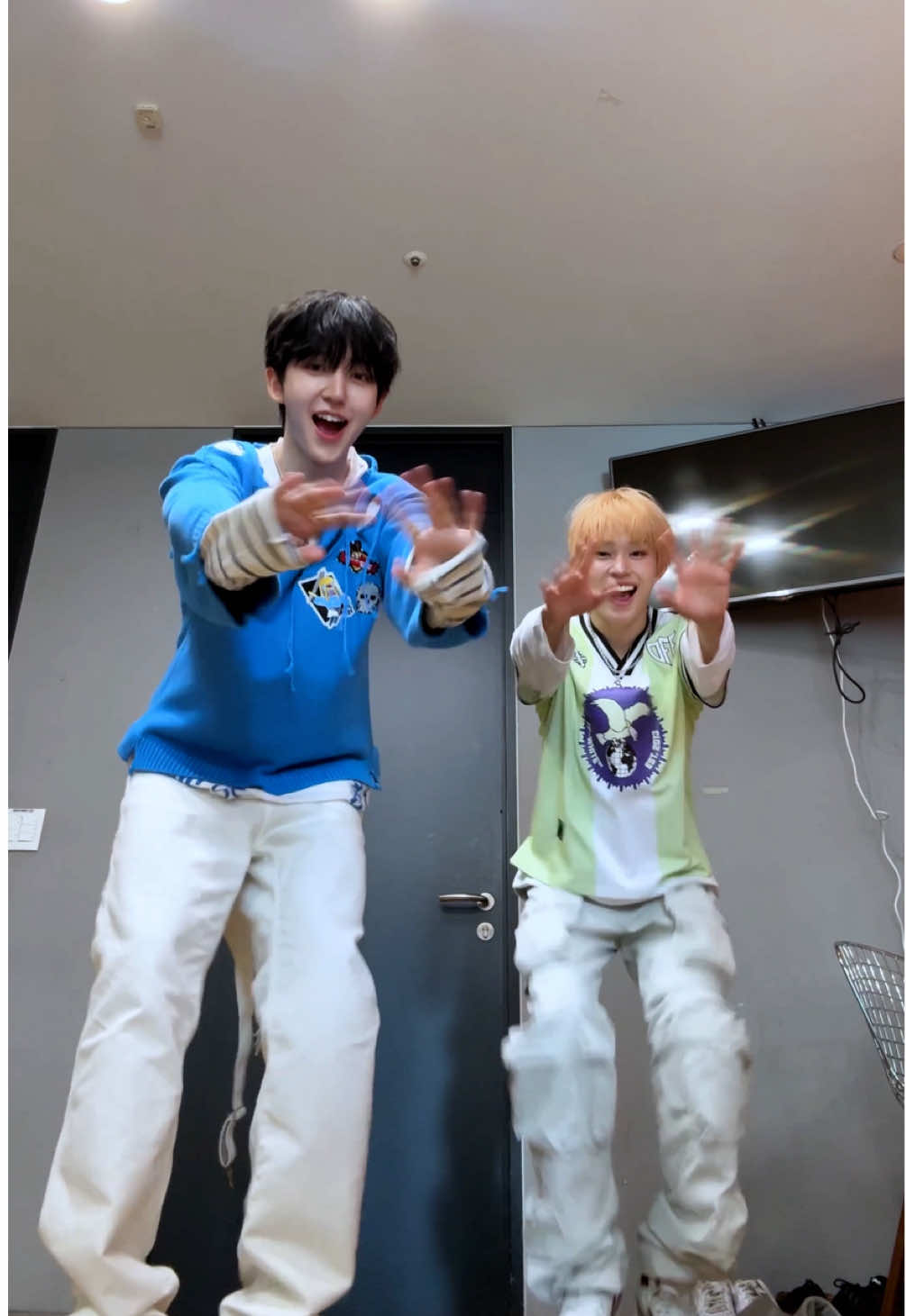 pretty woman 🖤 #케이주 #동현 #Keiju #Donghyeon #KickFlip #킥플립 #My_First_Flip #처음_불러보는_노래 