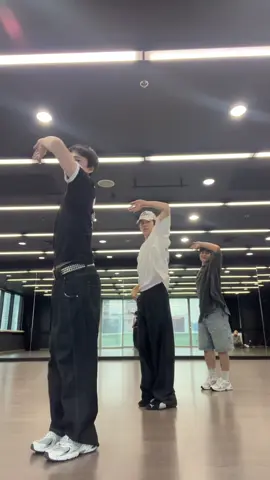 Dc / ME🙋🏻‍♂️ , @AATOMMY ข้างเธอข้างตี๋ @teetee.wpc @DEXX  #dance #fishplaa #อกหักเป็นเพื่อนเธอ_BeSideYou #DEXXth #fyp 