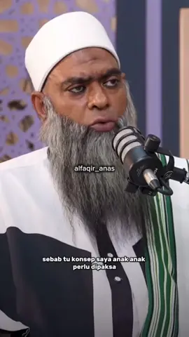 Up balik PODCAST Ustaz Shahul. Harini KPM arahkan kesemua sekolah melakukan spokcet dan merampas bahan tajam. Hasilnya kebanyakan mereka membawa telephone bimbit ada sampai menangis. Rupanya di telephone bimbit siap ada acc darkside pelajar umur 12 tahun jual tubuh. Malahan gambar ustaz dan ustazah menjadi bahan jenaka.  Jelas di sini didikan ibu bawa dari awal adalah gagal dan pendidikan anak anak yg awal bukan di skolah tapi rumah adalah madrasah yang pertama buat mereka dan ibu bapa adalah guru pertama buat mereka.  #pejuangpondok #bismillahfyp #ustazshahulhamid #fyp 