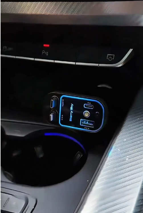 4 in 1 Charger kereta fast charging ni memang function untuk yang kaki travel. Siap ada built in cable type C dan lighthing. Cek beg kuning. #carfastcharger #carcharger #aksesorikereta #barangkereta #racuntiktok 