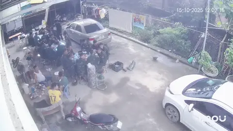 Nghe vợ nói có các chú bộ đội đến nhà ăn cơm và nghỉ nhờ buổi trưa,anh ấy đang đi làm phi xe 3km về mua nước cho các chú uống. Tuy chỉ là vài chai nước thôi nhưng mà chồng e 10 điểm k có nhưng ạ ♥️ #fyp #xuhuongtiktok @Store Trung Hiếu 96 