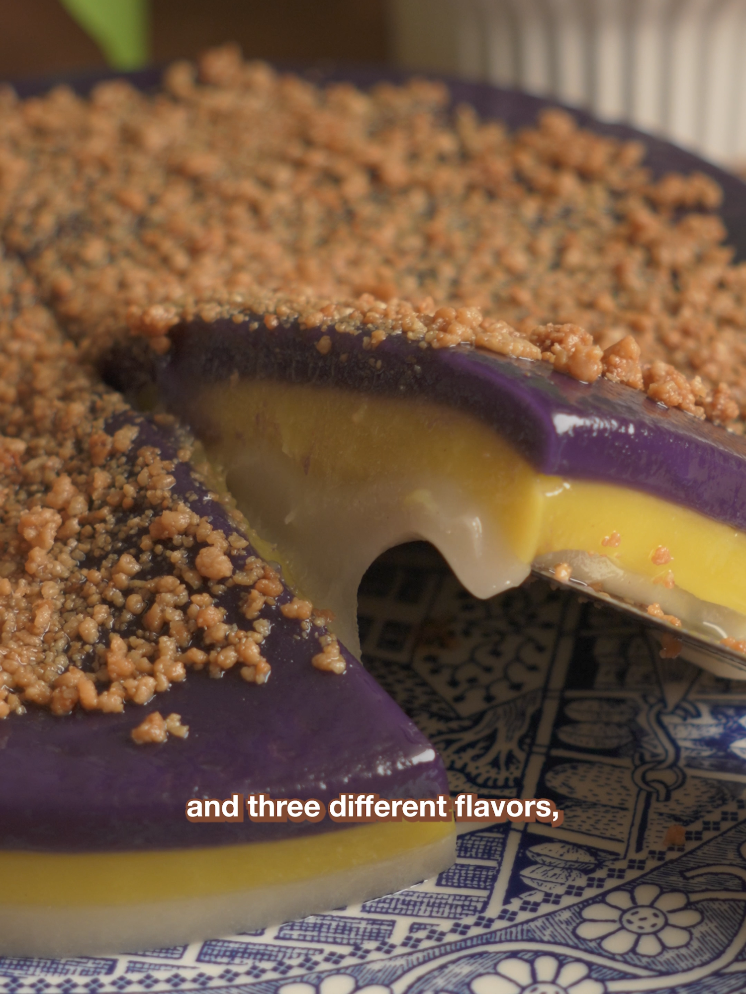 Can you guess the 3 colors before I reveal it in the video?! The recipe for Sapin Sapin is on the Jeanelleats blog :) I was inspired to make this because my parents' friend makes good sapin sapin, but always hurt my tummy because it has condensed milk and was too sweet at times. This one is not too sweet AND only uses sugar and coconut milk :D I hope you try making it at home! Sapin Sapin is part of my “kakanin” (Filipino rice cake) series this month to celebrate Filipino-American Heritage Month. I rarely paid attention to Sapin Sapin in the past because sometimes it’s too sweet or the layers are too tough, but the recipe I made is ✨ STELLAR ✨ and converted me into a Sapin Sapin fan 🥰 #kakanin #ricecakes #stickyrice #sapinsapin #ube #purpleyam