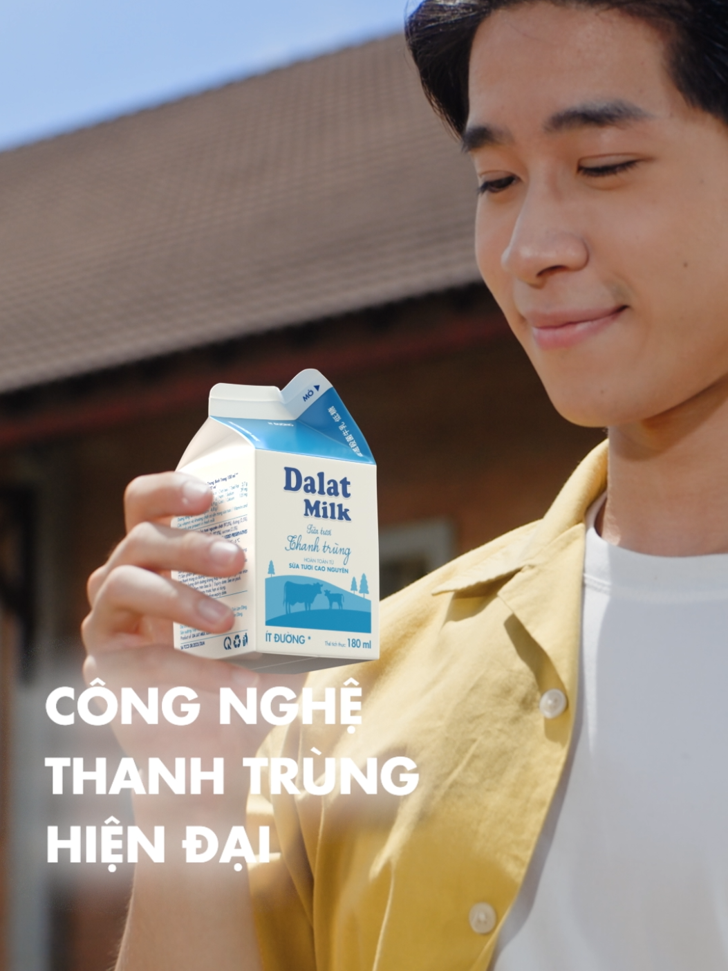 Với công nghệ thanh trùng hiện đại và bắt kịp xu hướng giảm tiêu thụ đường, sữa tươi thanh trùng ít đường  Dalatmilk 450 ml và 180 ml là lựa chọn tươi ngon, lành mạnh cho cả gia đình. #Dalatmilk #suatuoithanhtrungitduong #dalatmilk 
