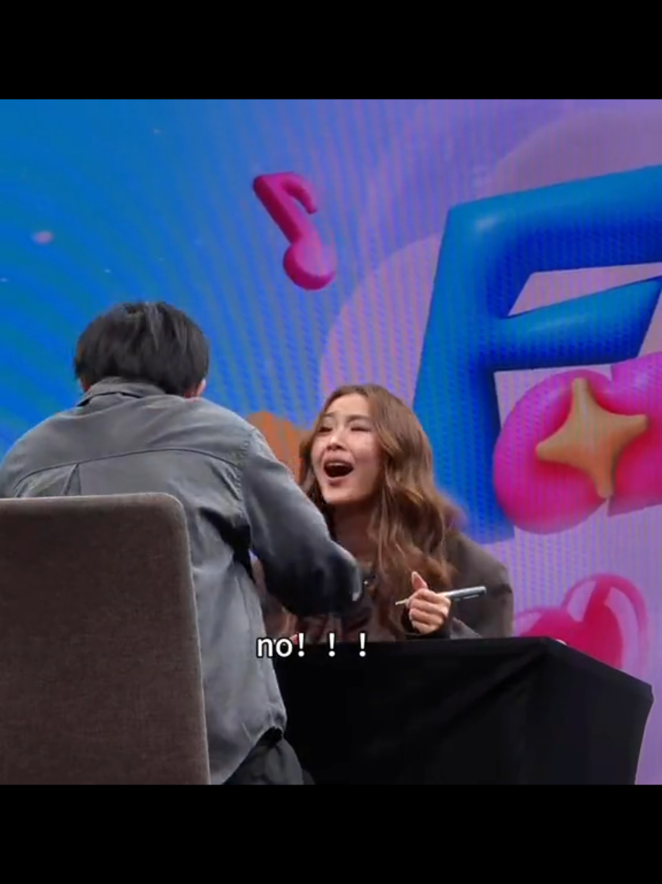 Fan: can you draw a cat here? Film: Cat?? Oh yeah sure~ *C.A.T* here's your cat 😭🤣🤣lmaooo so cute 555555 🎥: ccto   #GMMTVFANIVALxNamtanFilm #namtanfilm #NamtanTipnaree #filmracha