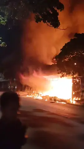 kejadian kebakaran tadi malam selasa tgl 14 10 25 jam 21 kurang lebih toko nashwa busana majenang