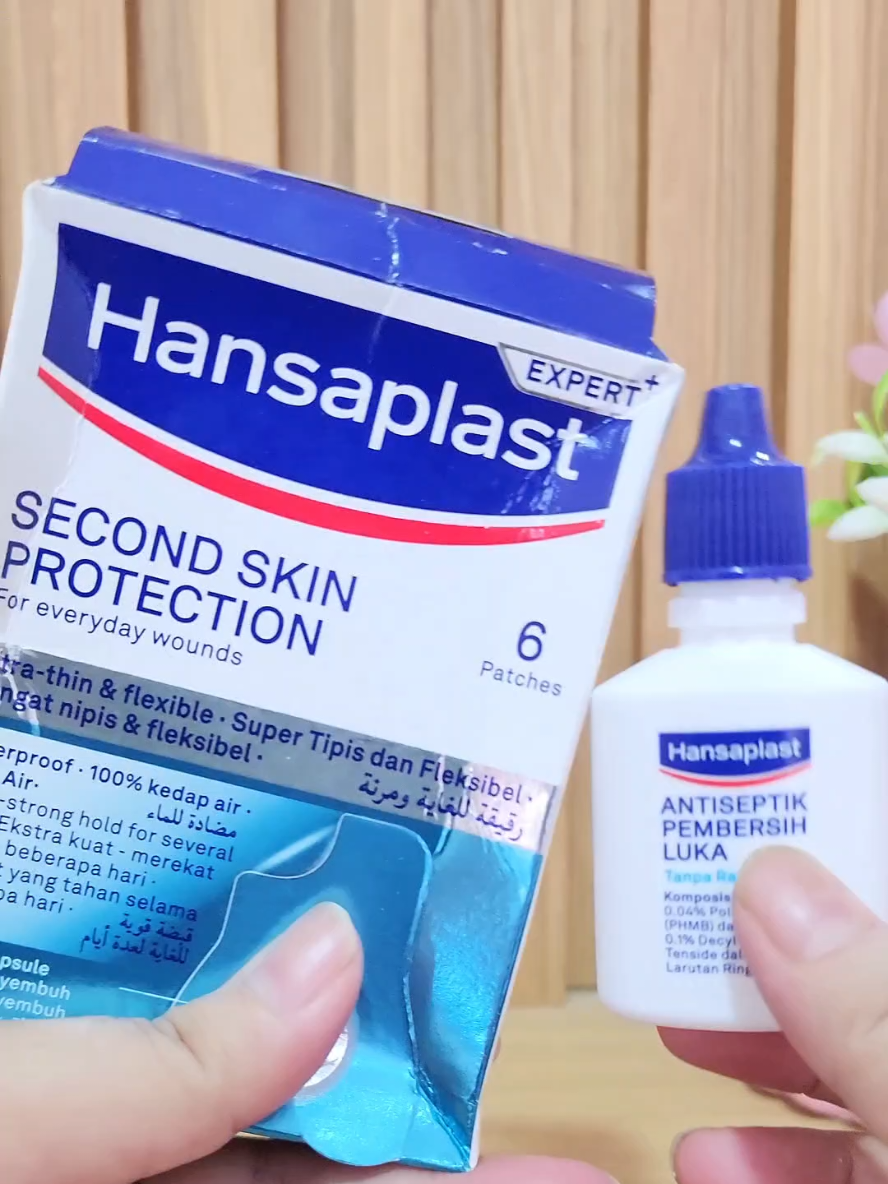 Beli Hansaplast Skin Protector🩹 dapet BONUS pouch cantik 👛 Terbatas loh, buruan checkout sebelum kehabisan!@hansaplast_id  #acnepatch #secondskin #healfasterlikesecondskin #tenangbawahansaplast #hansaplast 