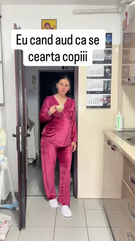 Cum e al treile oare?😂 #momof3 #fyp #funn 