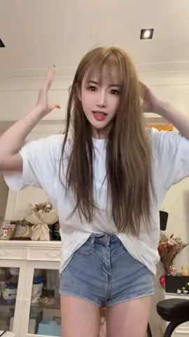 最近真的被這一首歌洗腦了 好好笑的沒出息 #沒出息#搞笑#對嘴