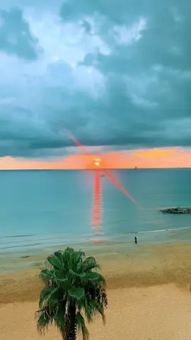 La quiete prima della tempesta ⛈️ #alba #october #sea 