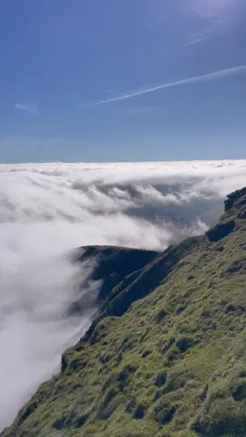 Nowhere else I’d rather be on our day off  Some long overdue US time ❤️  We were treated to an incredible cloud inversion at the top and I couldn’t have been happier!!!  #penyfan #mountainclimbing #hike #abovetheclouds #Wales 