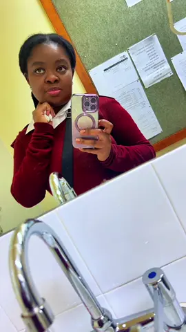 Chilling in the bathroom during an “event” at work because angzwani nezinto ezinabantu abaningi 😩😔