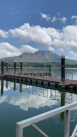 Dermaga Apung Kedisan merupakan tempat penyeberangan ke desa Trunyan  selain di gunakan untuk tempat menaikan dan menurunkan penumpang yang ingin menyeberang tetapi juga menjadi tempat destinasi wisata  #otwmelalibangli #exploreindonesia #Bali#dermagaapung #kintamani @Melali Bali 