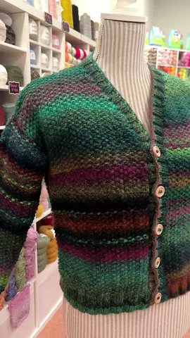 Preciosa rebeca de Fina, ya os dije q tienen motores en las manos😍