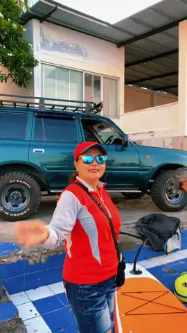 Nikmati sore dengan cara beda...!  Kita stand up paddle bareng di Bahu Bay Manado, menyaksikan sunset seru dan keindahan laut sambil berolahraga ringan bikin hati adem...! 🥰🥰🥰 #badayungmanado  #standuppaddle 