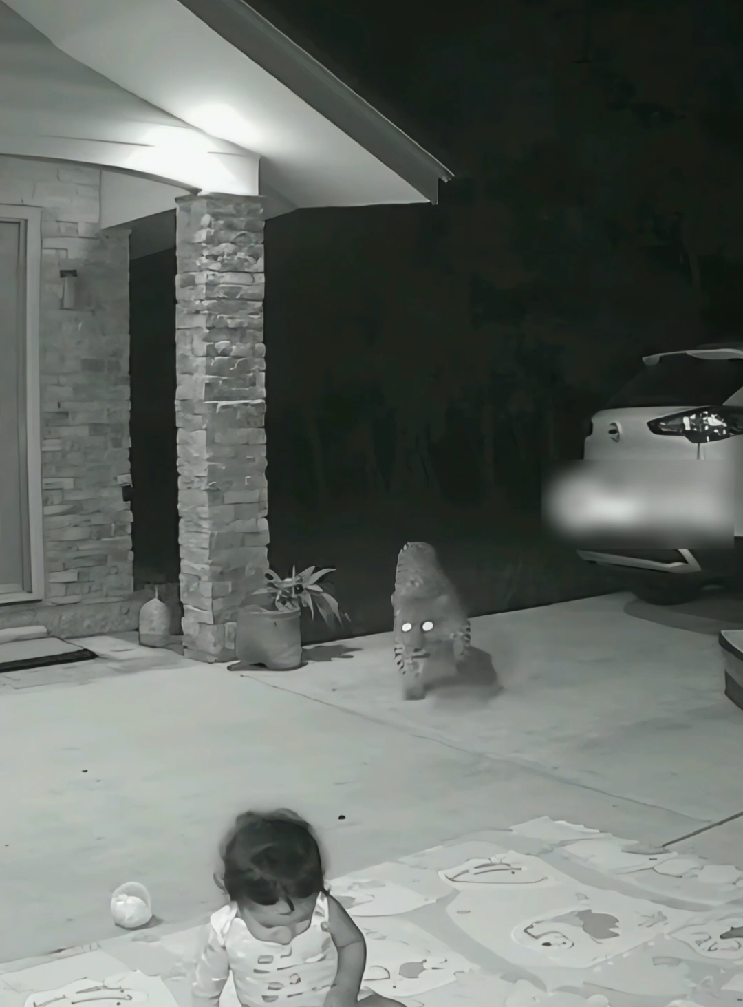 The dog saves the little girl from the danger of leopard.recorded on cctv  camera #viral #fyp #trend #sora2 #ai cctv .caught on camera .wild animal.warn animal.stay safe.plz make your daughter safe.warning wild animal.eduactional purpose. All of the video is created by ai!