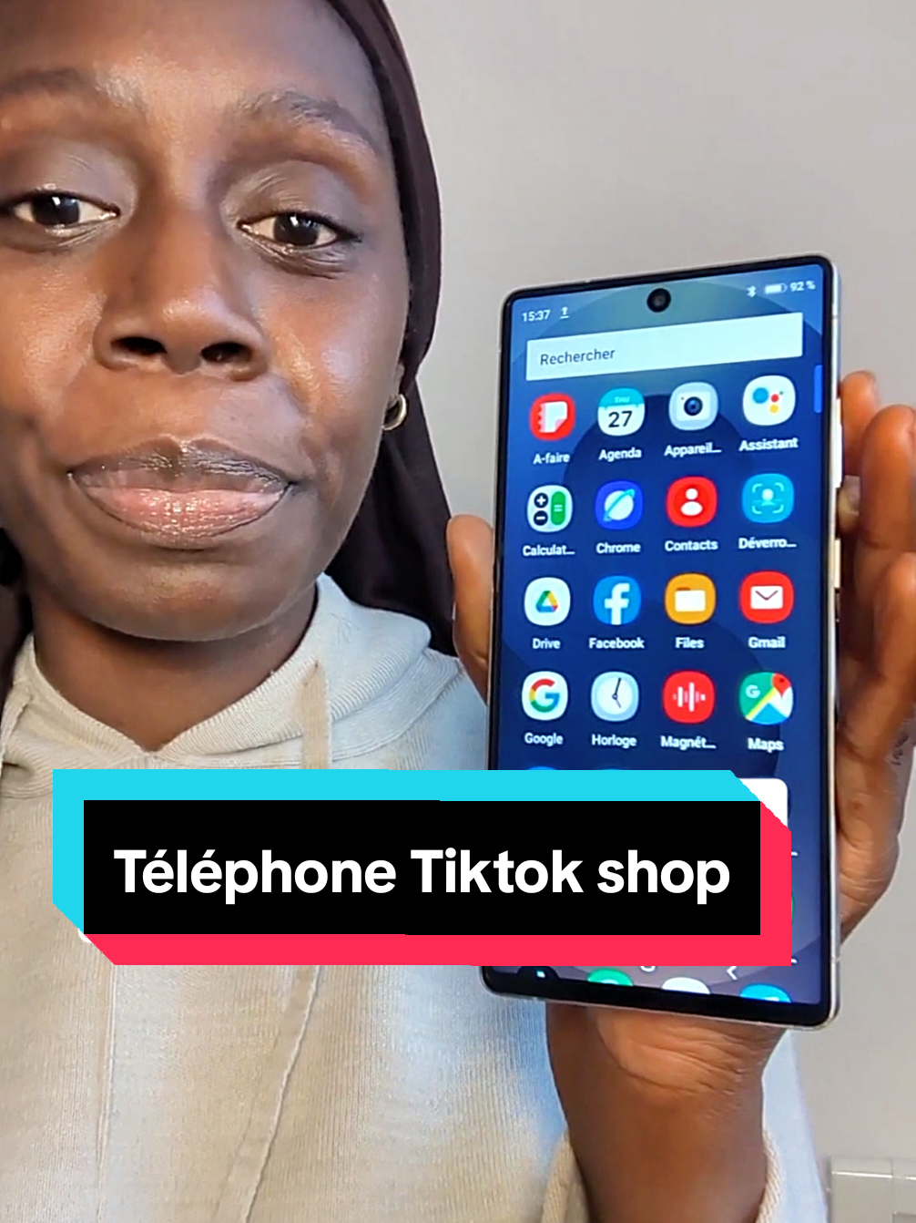 Mon avis sur ce téléphone Tiktok Shop :  Pour un prix très modeste vous aurez, système Android  applications de base, double SIM, 4G, fonction NFC. Design plutôt  sympa mais il est fait un usage basique : coups de fil envoyer des SMS, WhatsApp / Messenger / navigation légère faire très peu de photos, écouter un peu de musique / radio... POUR QUI ? ✅ Utilisateur avec budget limité ✅ Personne qui ne cherche pas à faire de son téléphone un outil multifonction, 1 enfant dès la 6eme, personne peu technophile, personne âgée... ✅ Téléphone de voyage ou de secours ✅ Tu n’as pas envie de prendre de risques avec ton téléphone principal ou tu veux limiter les pertes en cas de vol ou de casse