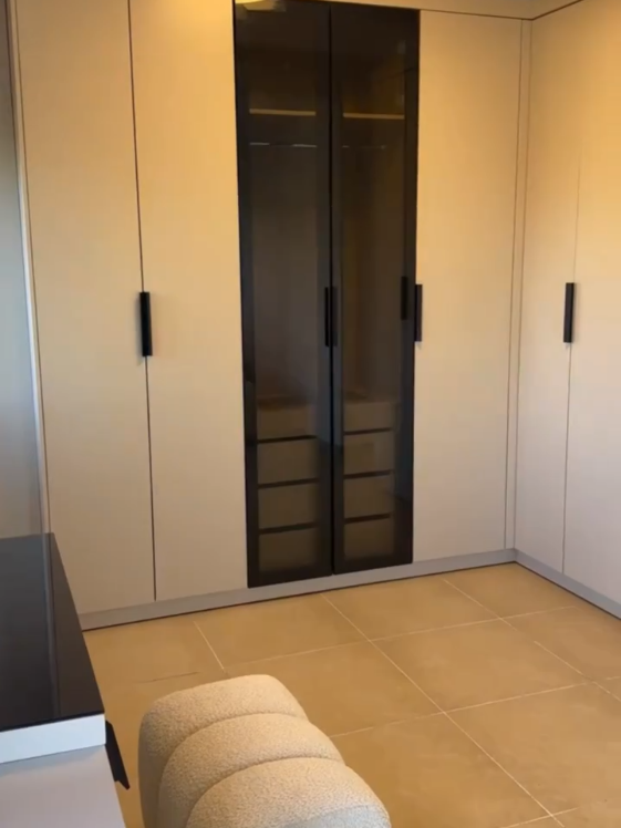 📞 Call/WhatsApp: +971 562114383 💬 DM us now for your dream design! #ModernWardrobe #LuxuryDressingTable #HomeInteriorDesign #StylishFurniture #BedroomGoals