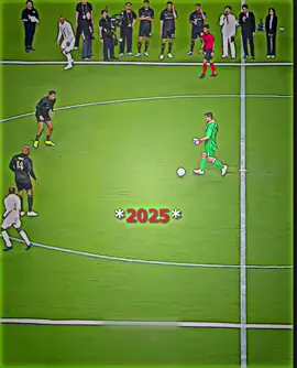 بوفون 🆚كاسياس🔥🔥🤯☠️     .       .       .       . #شـيـخ_فيليكس🔥🍋#شـيـخ_فـريـنـكـي🔥🍋 #الشيخ_رافينيا🔥🍋 #تيم_اساطيـر_فرينكي💀🔥 #تيم_اساطير_كره_القدم👿🔥