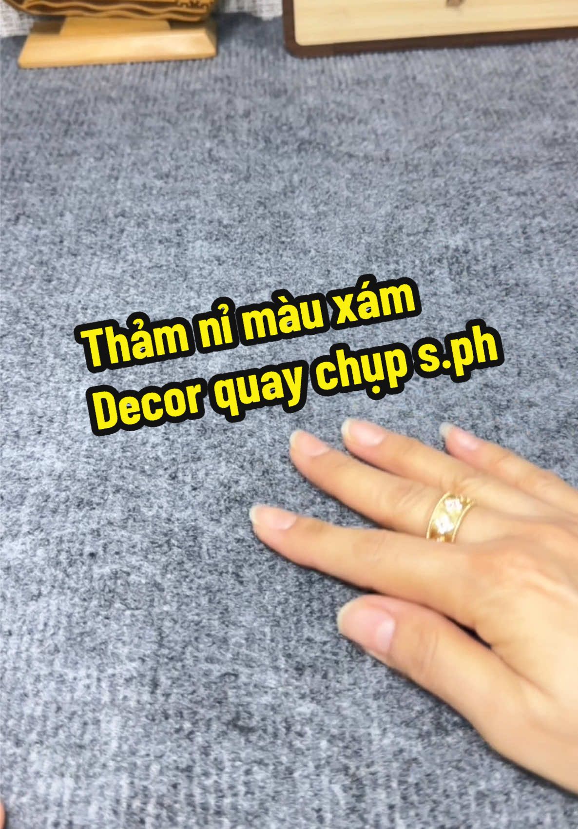 Thảm nỉ màu xám thích hợp decor phòng hay quay chụp sản phẩm đều nổi bật #TikTokAwardsVN #như_phùngg #fyp #thảmtrảisàn #decor  @Phùngg Như ❄️  @Phùngg Như ❄️  @Phùngg Như ❄️ 