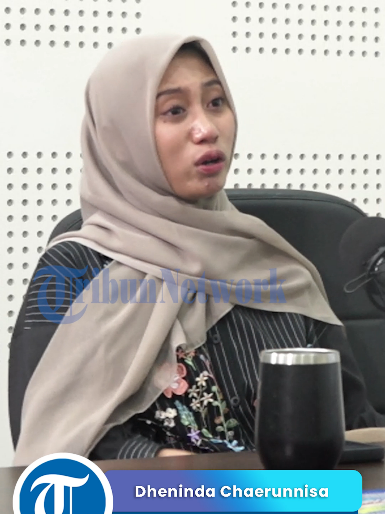 Klarifikasi Dheninda Setelah Bikin Heboh: dari Isu Calo hingga Ekspresi Viral Dalam Podcast di Studio TribunGorontalo.com Dheninda Chaerunnisa beri klarifikasi isu calon p3k, hingga ancaman penjarahan usaha keluarga #matalokalmenjangkauindonesia #TribunGorontalo #gorontalofyp #GorontaloNews #gorontalohits #foryoupage #fypシ゚viral🖤tiktok #viralvideotiktok #tiktokviral #gorontalo #tribunnetwork #fypシ゚