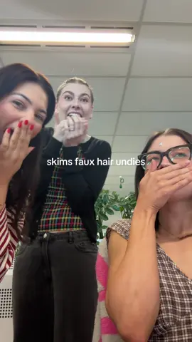and the social girlies were stunned…. 🌳 #skims #ultimatebush #fauxhair #reactionvideo #kimkardashian @Kim Kardashian 