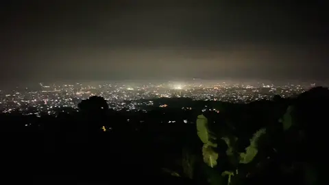 View malam hari di atas bukit Cimenyan sangat indah 🥰#bandunghits #trend #fypage #wisatabandung #wisatamalam 