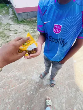 মানুষ কে খাওয়াবেন 🐸🌚#foryoupage #foryou #viralvideo #fyp @N I R J O R ♟️ 