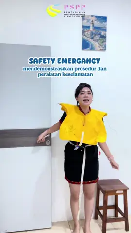 Safety Emergency , menjamin keselamatan dan keamanan seluruh penumpang serta awak pesawat selama penerbangan, terutama dalam situasi darurat.  #pspppenerbangan #sekolahpenerbangan #sekolahpramugariterbaik #sekolahpramugari 